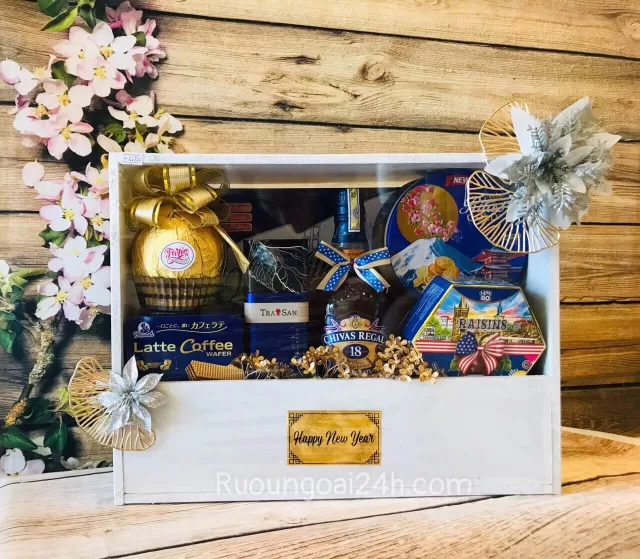 Phần quà rượu chivas 18 Regal - ĐẠI ĐẠI CÁT