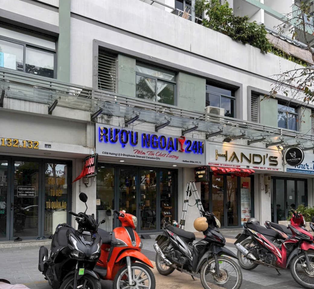 Cửa hàng rượu ngoại