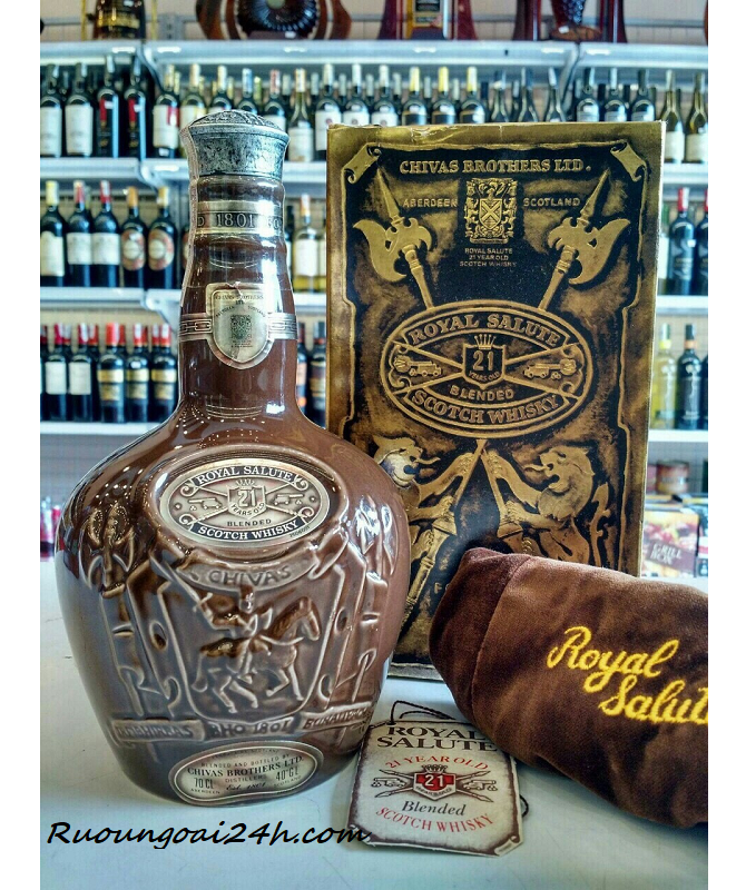 Rượu Royal Salute 21 Years Old Emerald Flagon