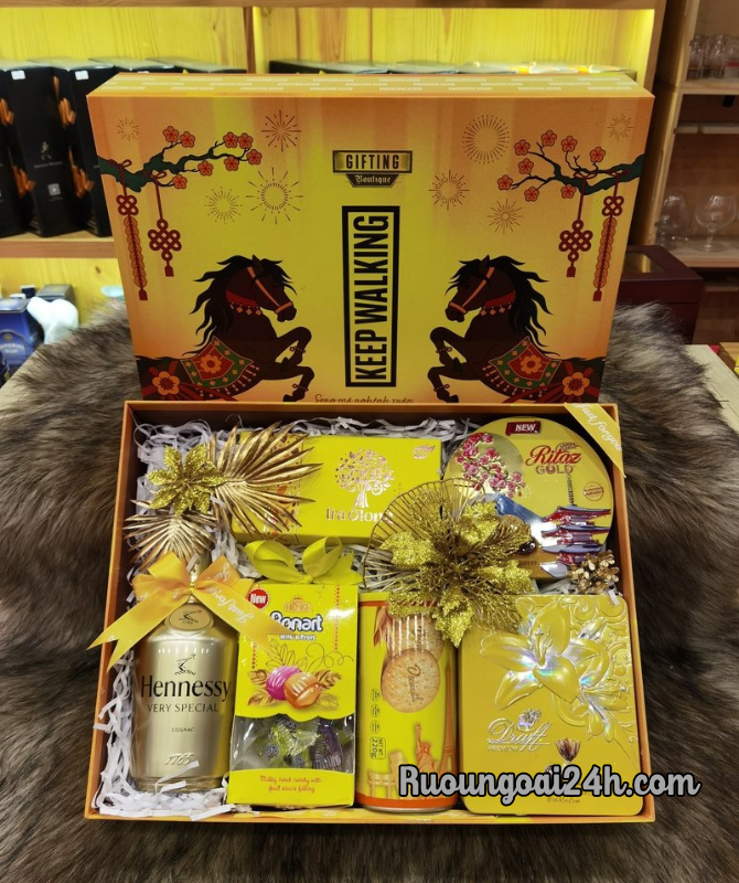 Giỏ Quà Rượu Hennessy - Song Mã Hoàng Gia