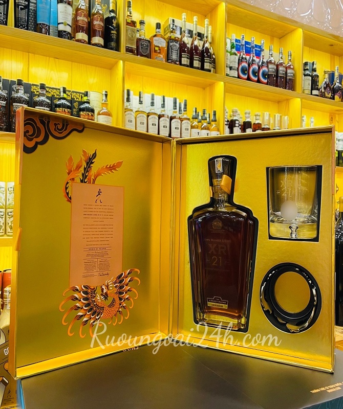 Rượu Johnnie Walker XR21 Hộp quà 2022